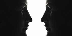 Gesicht mit Spiegelbild