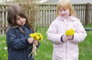 Kinder im Garten