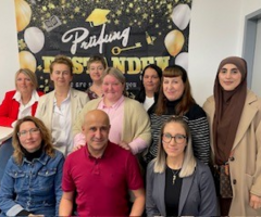 Die Absolventen der externen Prüfung: Stefanie Bauer, Barbara Bogusch, Fatima El- Bouziani, Heike Eritt, Izabela Garncarek, Mahrez Hamidouche, Adriana Osieka, Nadine Serebrjakov, Christina Sowein, Stefanie Womelsdorf. Bild: Märkische Seniorenzentren